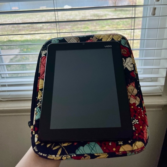 Vizio Tablet - Picture 2 of 2